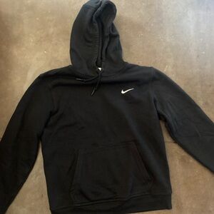 medium size men’s black nike hoodie